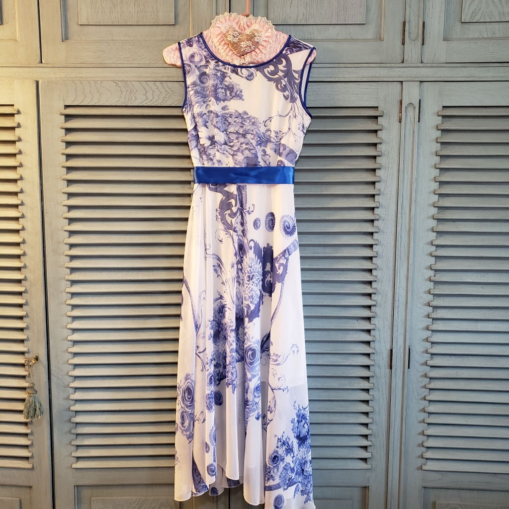 Gorgeous White And Blue Floral Maxi Dress, Size Junior's Xl, Barely Worn